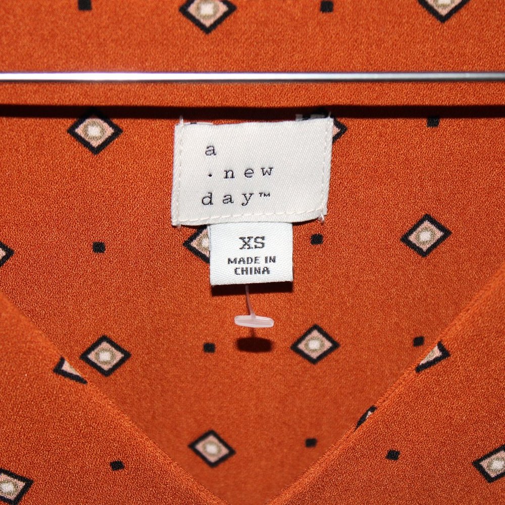 ✨ HOST PICK✨NWOT Patterned Dress w/ Cuffed Sleeves - Picture 4 of 6